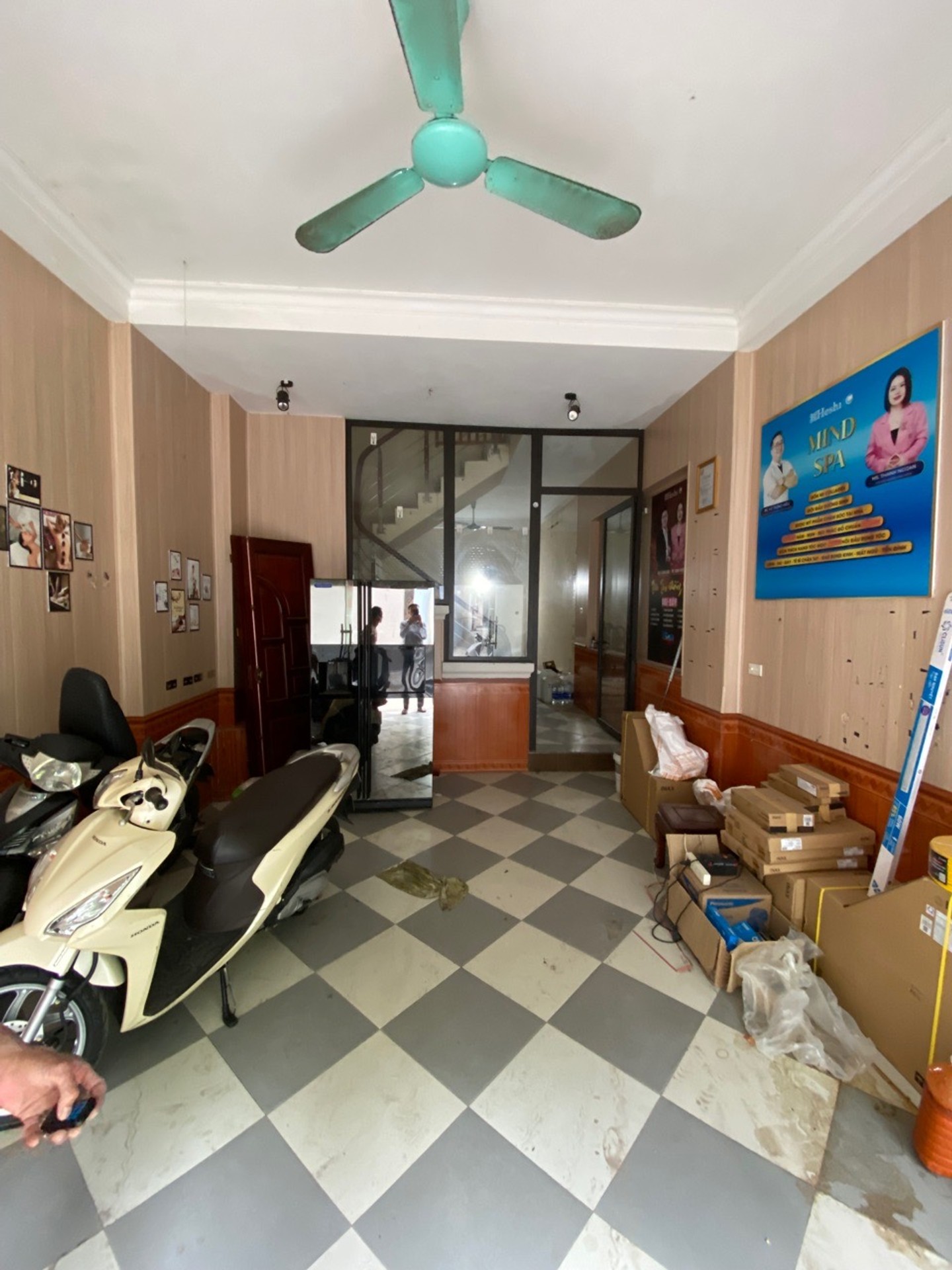 Bán nhà riêng vị trí gần Hồ Tây - Cầu Giấy, ngõ thông, ô tô tránh, kinh doanh đa dạng