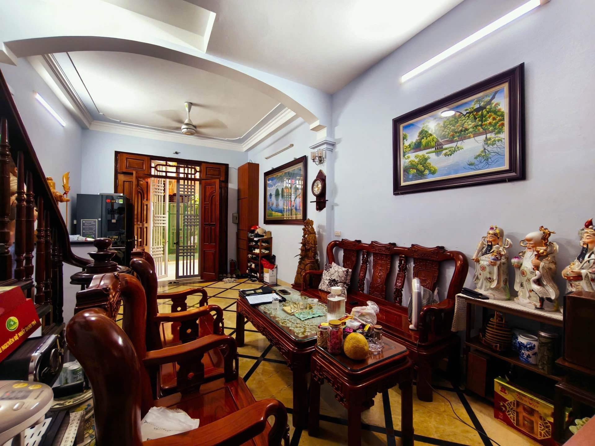 Cơ hội sở hữu nhà Bồ Đề giá tốt, mặt tiền rộng ô tô qua nhà