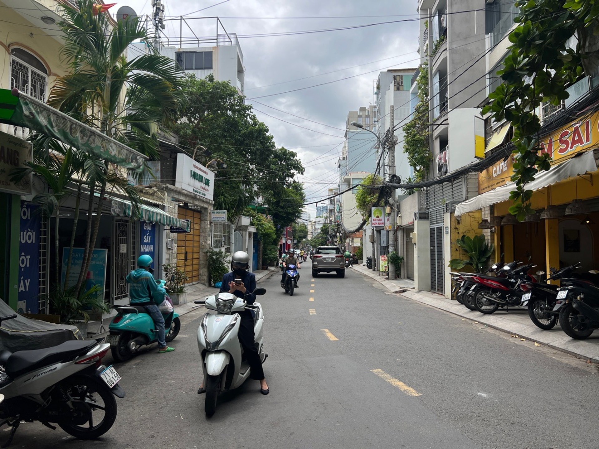 MẶT TIỀN NGUYỄN CỬU VÂN – NGANG 6.8M – 73.5M2 – 1 TRỆT 1 LỬNG 4 TẦNG – DÒNG TIỀN CAO