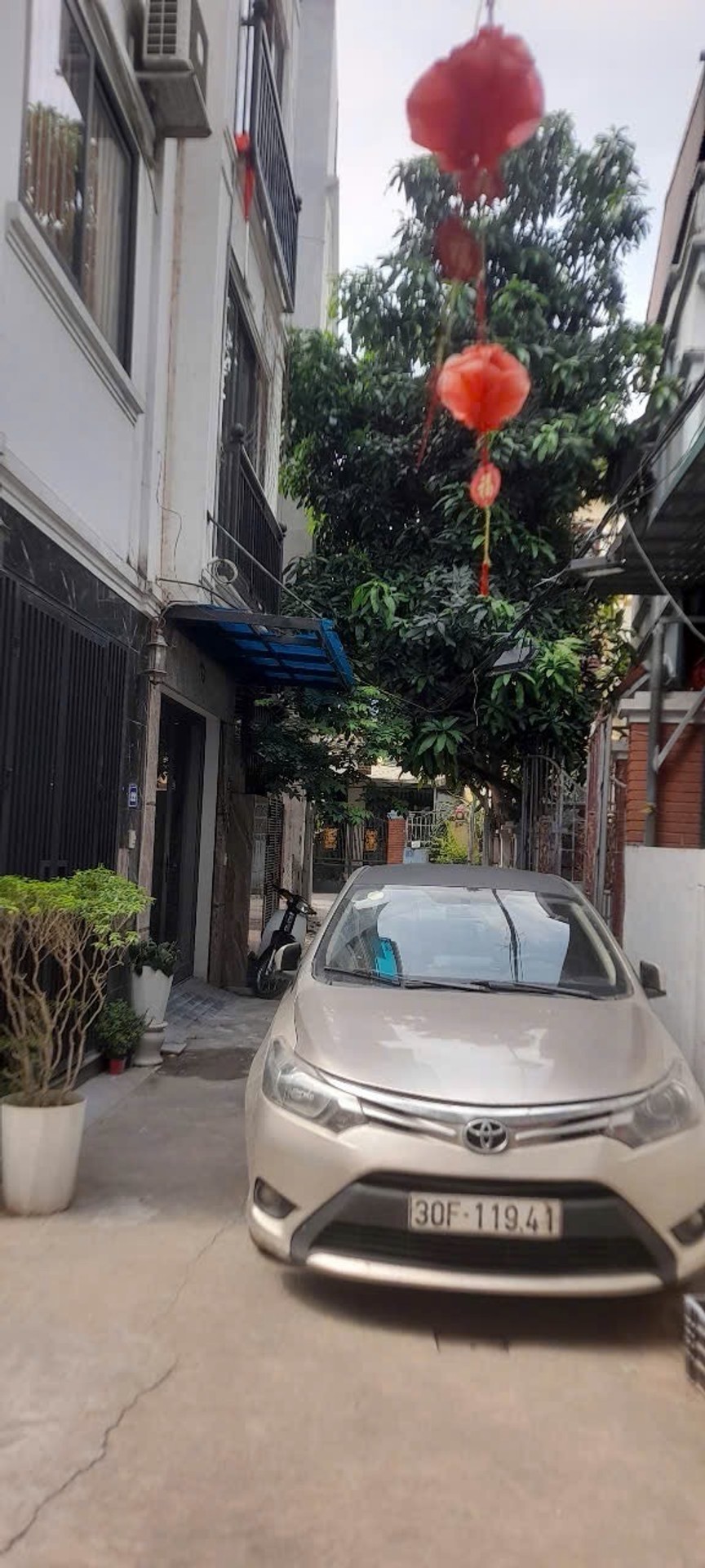 Bán nhà 4 tầng ở Cự Khối, ô tô đỗ cửa, gần hồ, 36.6m²