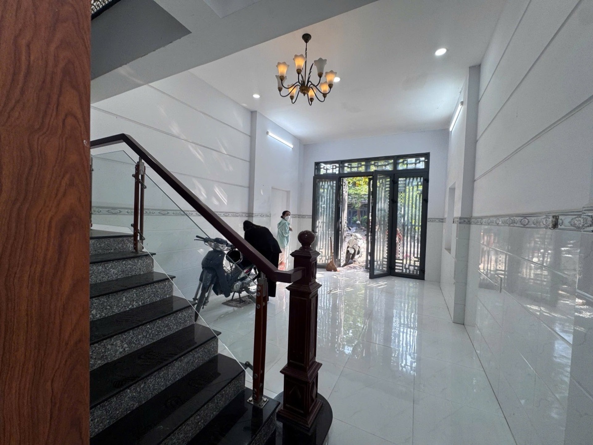 Nhà 2 Tầng Sát Sân Bay, Phạm Hùng Quận 8, Hẻm Rộng Xe Hơi Vào Tận Nhà