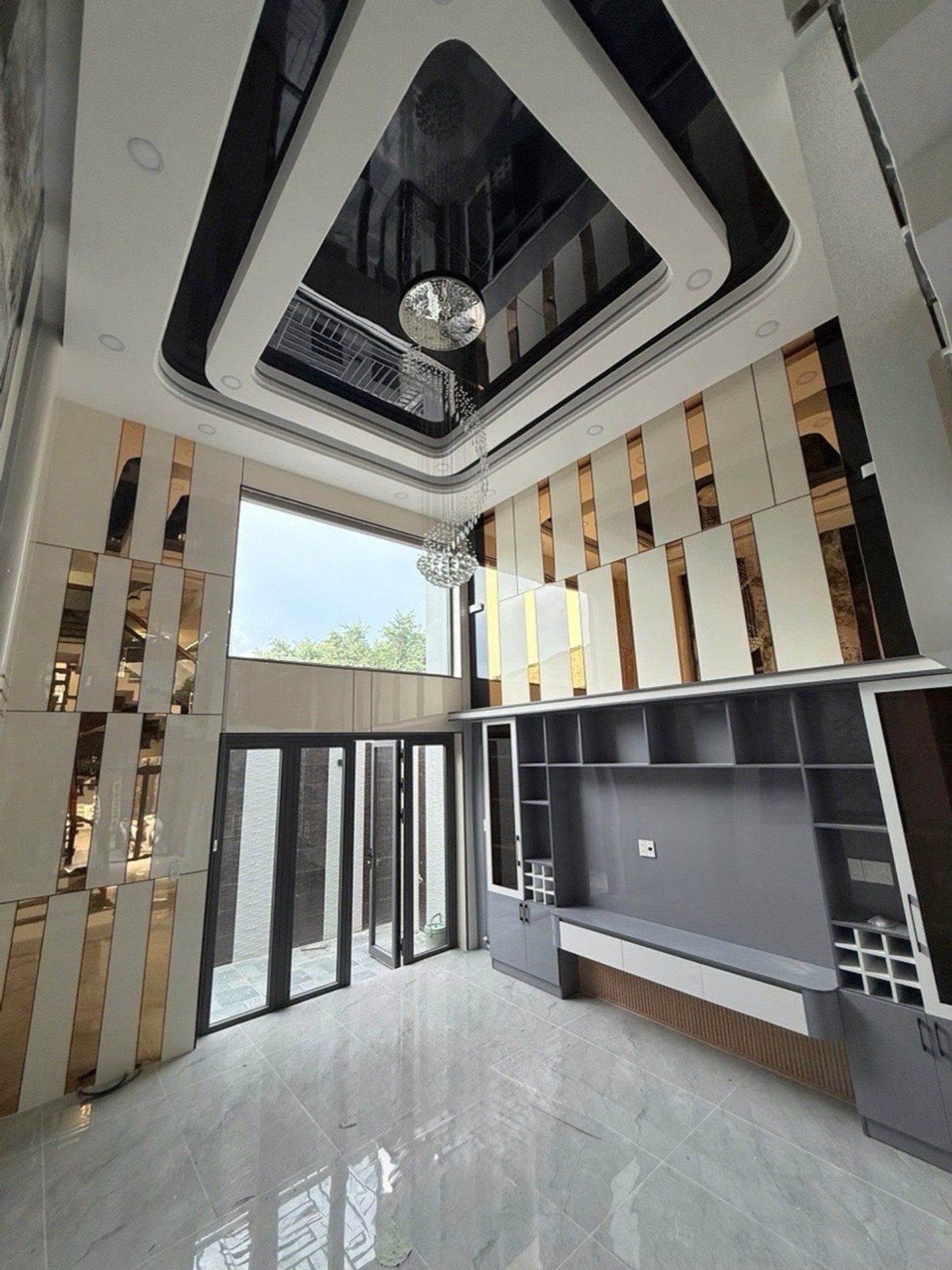 Cơ Hội Sở Hữu Nhà Đẹp Tây Lân, 5 Tầng, Giá Tốt, Đường Rộng, Full Nội Thất