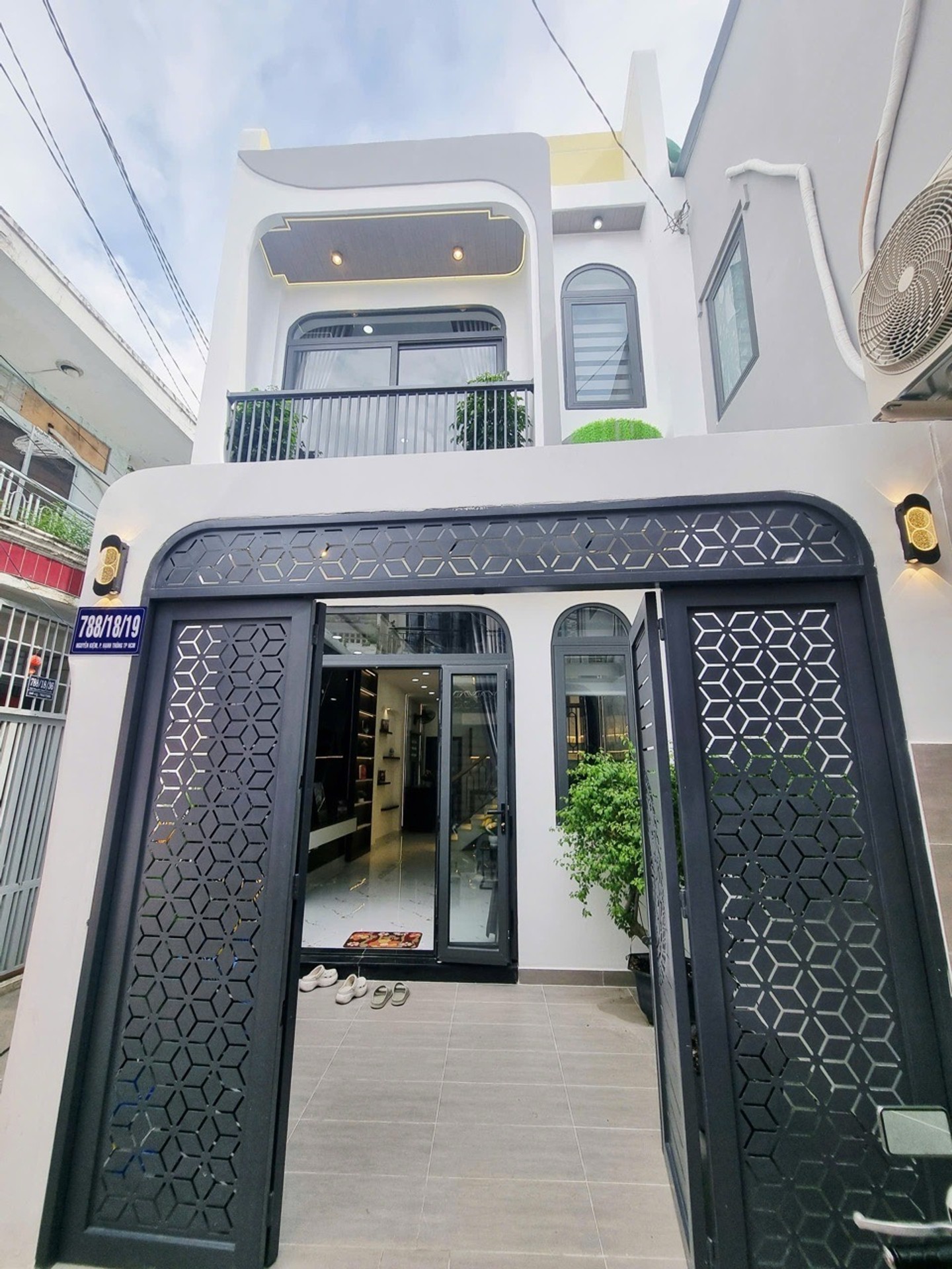 Bán nhà riêng góc hai mặt tiền hẻm Nguyễn Kiệm, 38m², 2 tầng, giá 5.98 tỷ