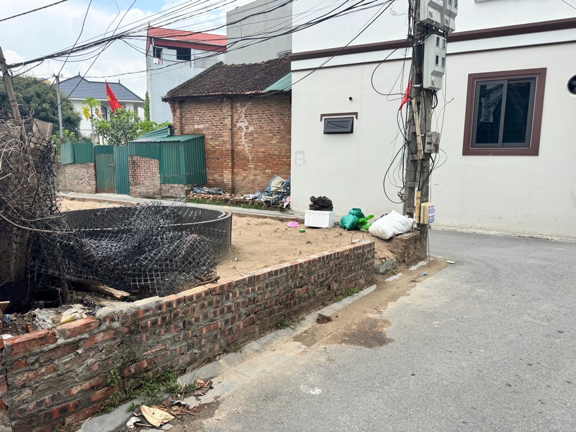 ĐẤT ĐẸP PHÚC THỊNH LÔ GÓC 59M2 ,
QUAN ÂM BẮC HỒNG
TC 3,75TỶ , CÁCH ĐƯỜNG LỚN VÀ
HỒ ĐIỀU HOÀ CHỈ