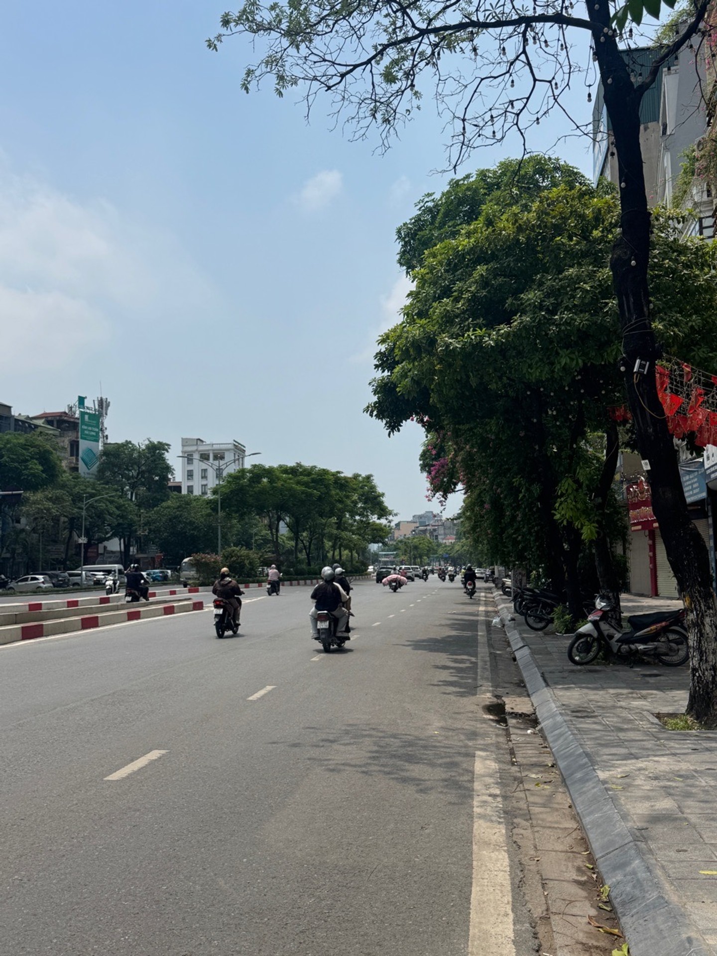 Nhà mặt phố Trần Khát Chân, Hà Nội 119m2, mặt tiền rộng 9.2m,kinh doanh dòng tiền đỉnh.