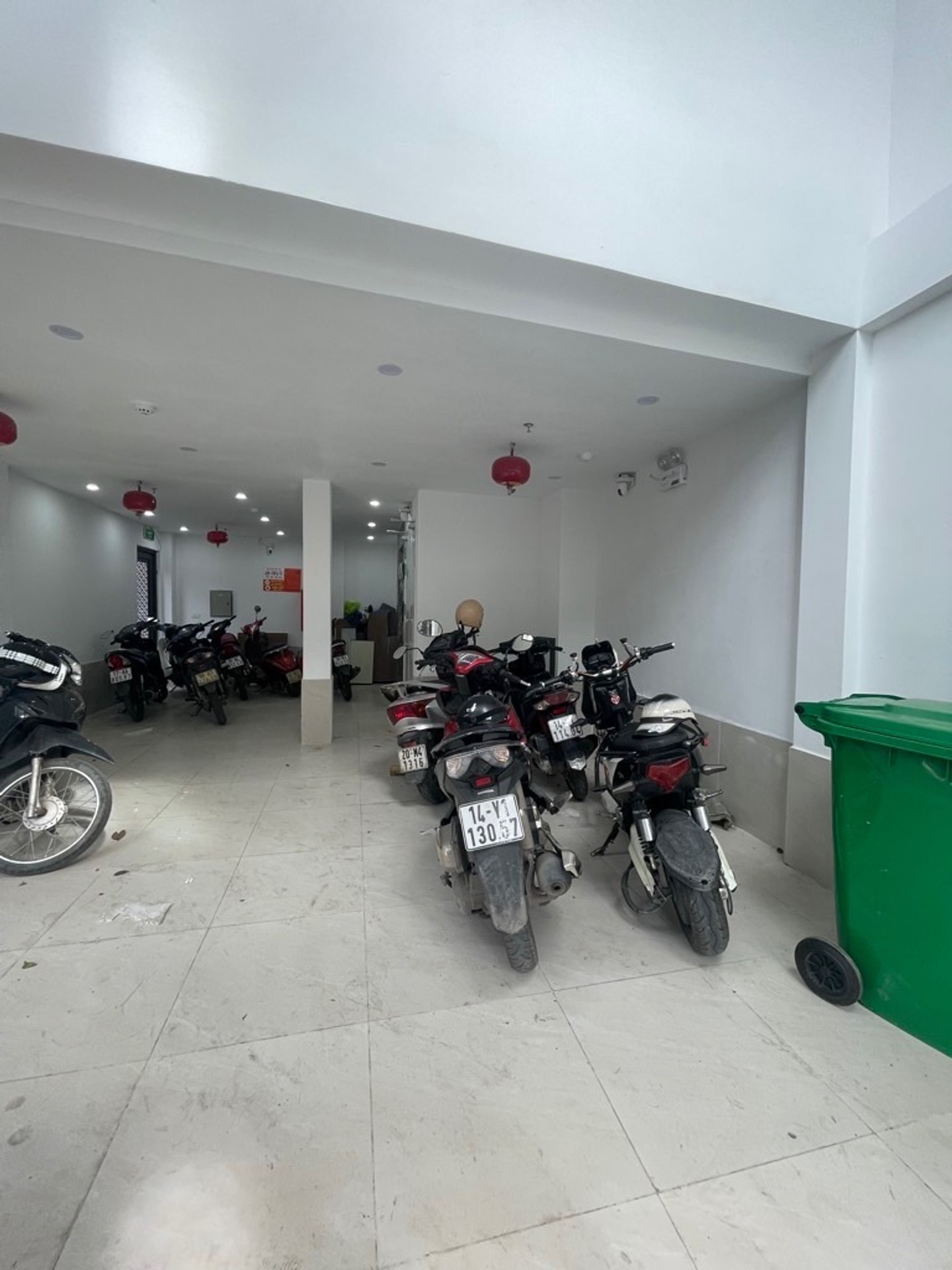 Bán Tòa CHDV đường Phương Canh – ô tô tránh, gần CĐ FPT kinh doanh tốt – dòng tiền ~90 triệu/tháng.