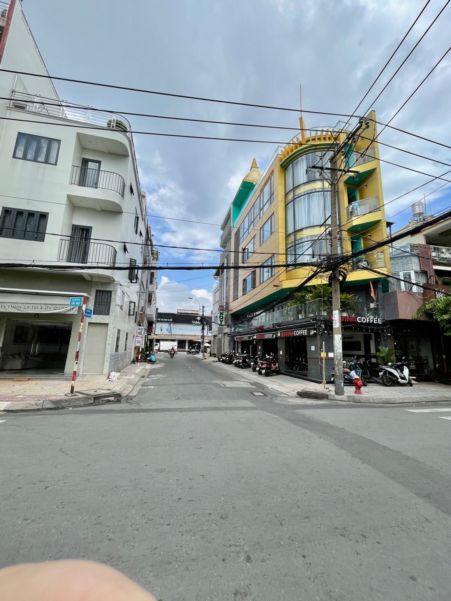 Nhà mặt phố kinh doanh 92 m2, vị trí góc hai mặt tiền, khu vực sầm uất Phú Thạnh Tân Phú