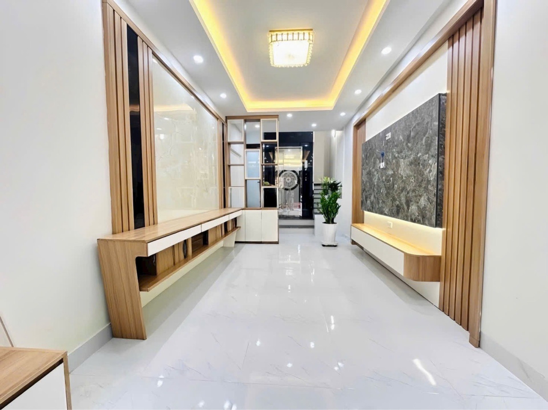 Bán nhà riêng 6 tầng thang máy, Lạc Long Quân, ngõ thông, ô tô qua nhà