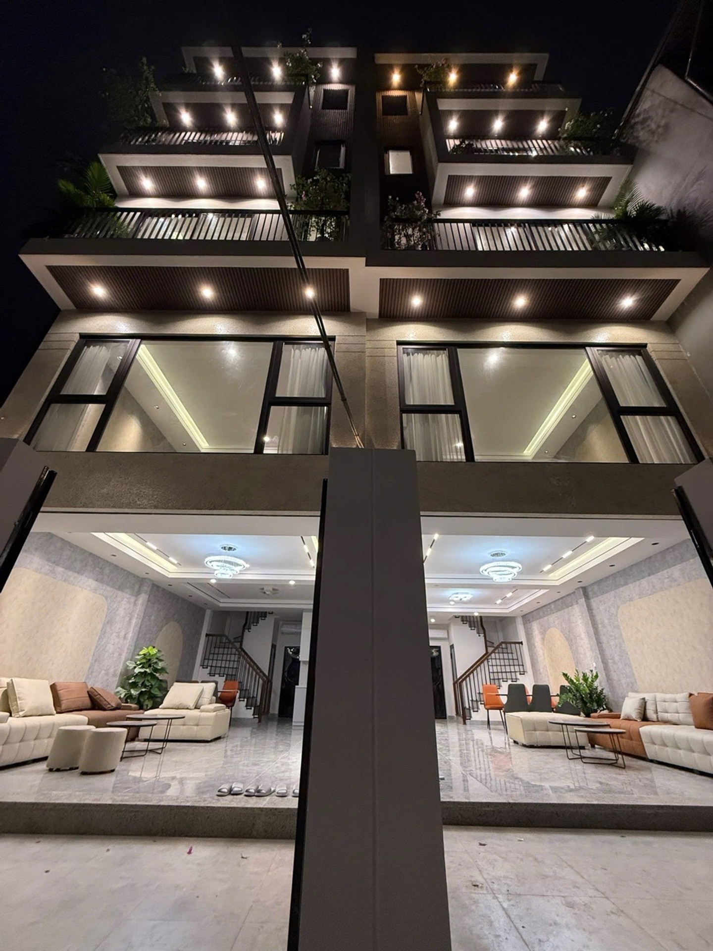 HẠ CHÀO 200TR , ACE CẬP NHẬT DỒN KHÁCH

NHÀ NGỌC THUỴ SIÊU HIẾM , RẺ ĐẸP VUÔNG VẮN - ĐẦU TƯ GIỮ TIỀ