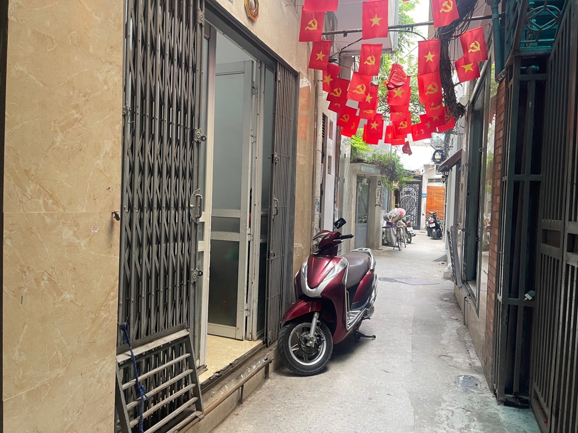 Bán nhà 3 tầng tặng đất không quy hoạch tại quận Hai Bà Trưng