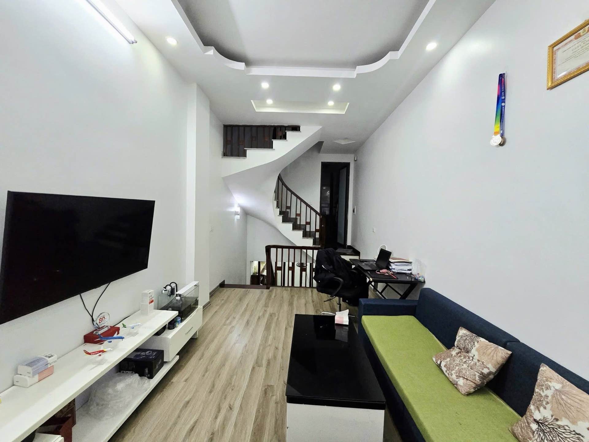 Bán nhà riêng 5 tầng tại Tây Hồ có mặt ngõ ô tô 4 chỗ, diện tích 34m2, pháp lý rõ ràng