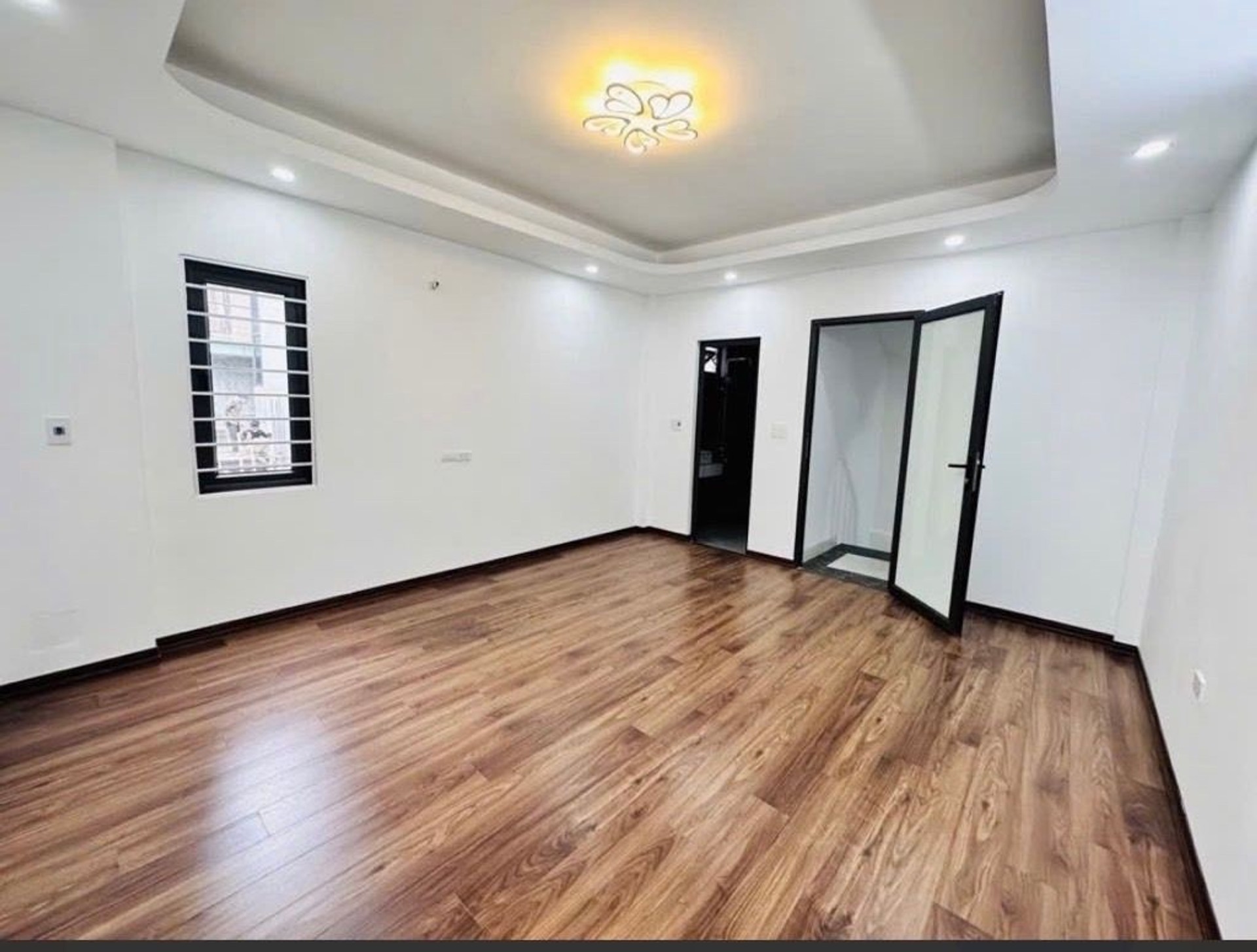 Nhà lô góc siêu thoáng 5 tầng, vị trí đắc địa ngay thanh am - thượng thanh nhỉnh 6 tỷ