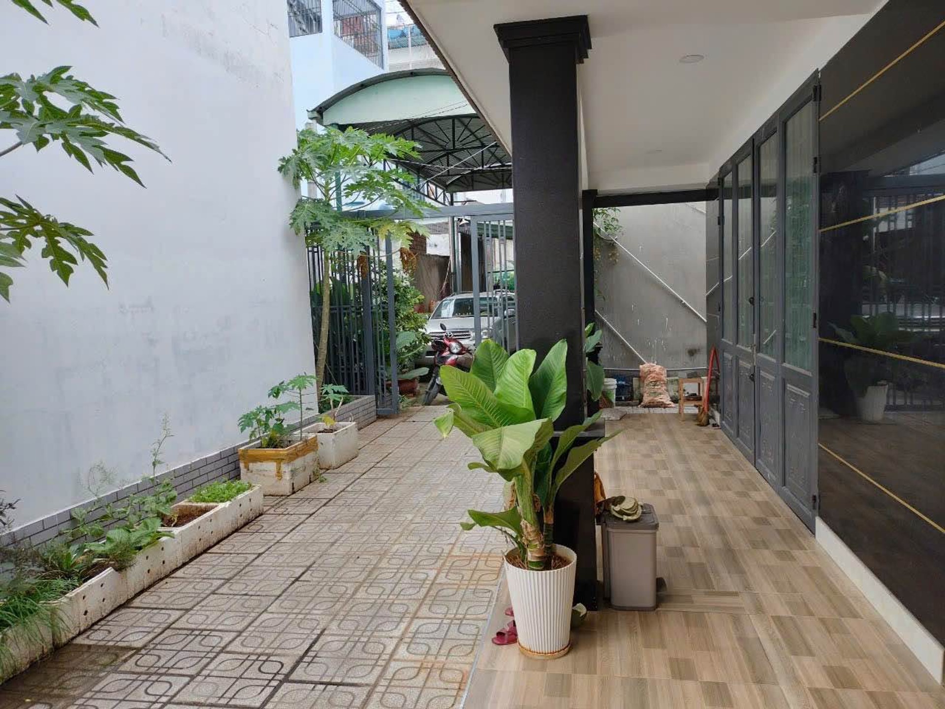 Nhà đẹp 2 tầng ngang 12m cực hiếm trong phân khúc - Hẻm xe hơi Q.Lộ 13 Thủ Đức !