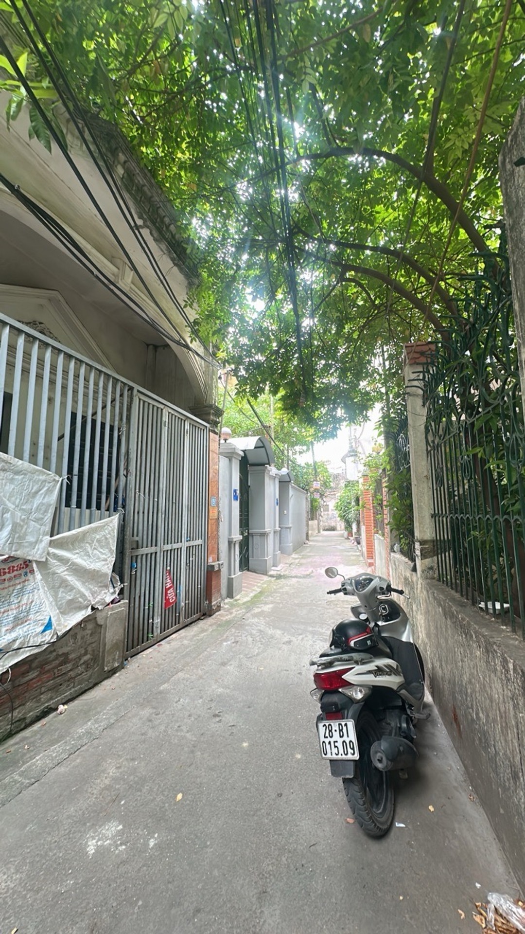5 tỷ 33 m 50 m ra ô tô . 100 m ra phố thạch bàn . Ngõ nông rộng