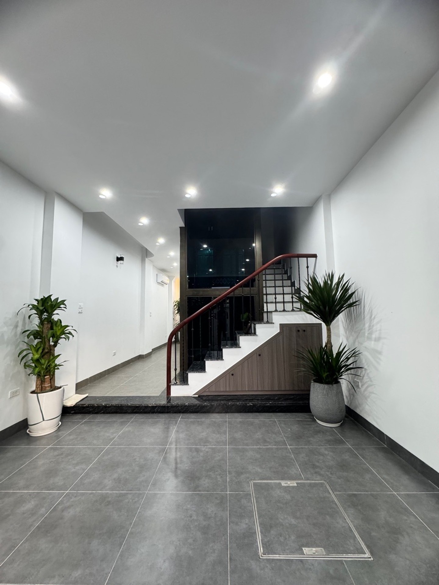 Nhà đẹp ở ngay Kim Quan, full nội thất, thang máy xịn