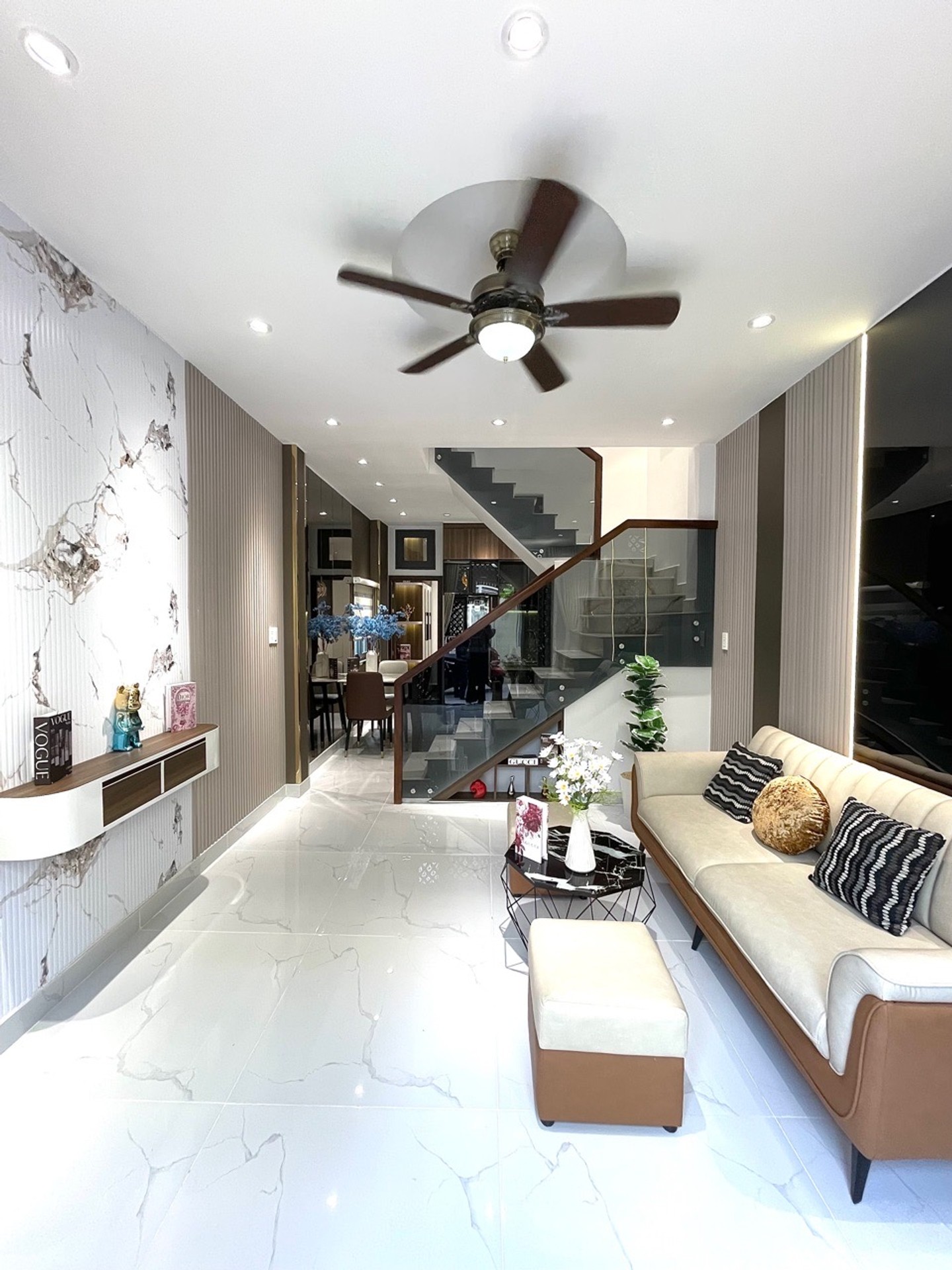 Nhà đẹp, hẻm xe hơi đường số 8, trọn gói nội thất
