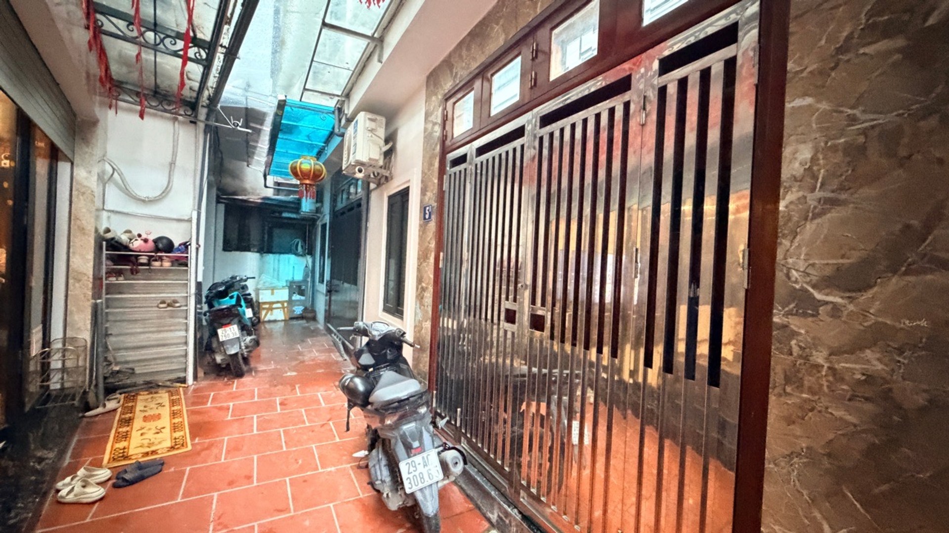 HIẾM - NGỌC THỤY - PHÂN LÔ - NGÕ Ô TÔ THÔNG 4 NGẢ
Mô tả:
👉👉👉ACE đi vào cổng nhà số 3 +5 trong