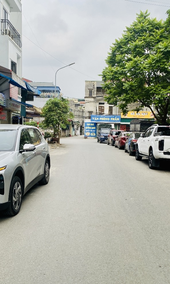 7.36tỷ, đầu cầu Vĩnh Tuy - Aeon Long Biên, 36m, 5tầng, Sân để xe thoải mái!