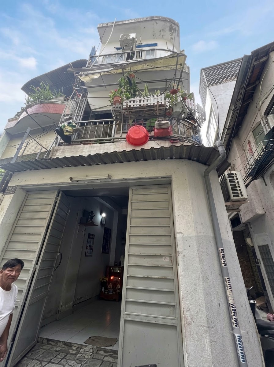Nhà lô góc 2 mặt hẻm, 56m2, 8pn, đang cho thuê, dòng tiền sẵn có. Pháp lý chuẩn, hoàn công đủ