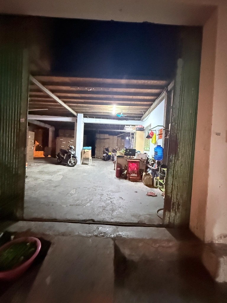 Nhà 2 tầng 2 mặt tiền 255m² gần Đầm Sen, đường rộng, giá 16 tỷ
