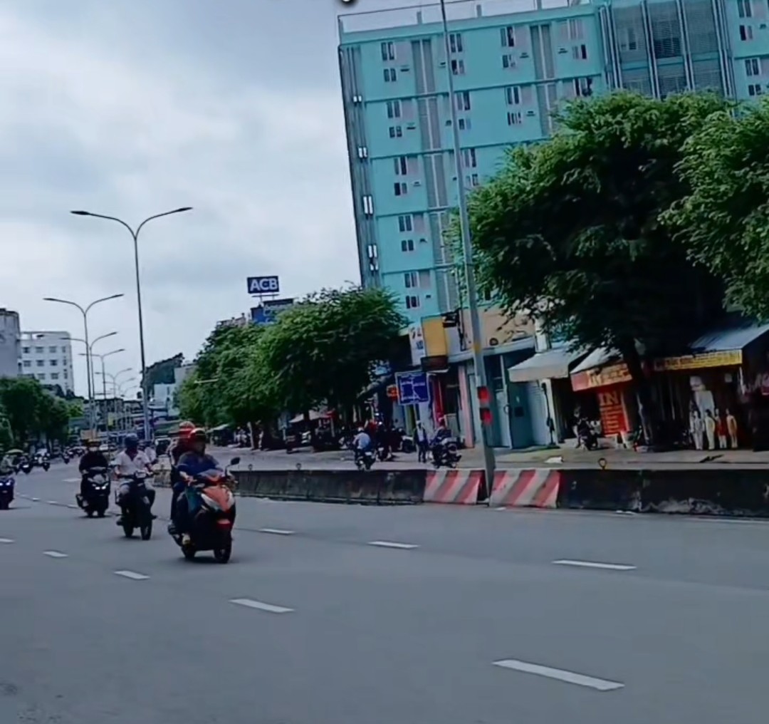 BIỆT THỰ MẶT TIỀN 4 TẦNG - NGAY ĐH.CÔNG THƯƠNG - Đ. LÊ TRỌNG TẤN (8,5M X 15,5M = 131M2) 21 TỎI TL..