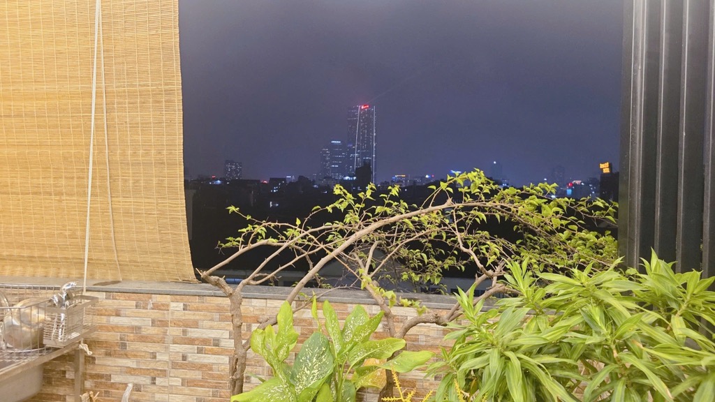 Bán nhà lô góc 8 tầng mặt tiền rộng, view công viên tại Nguyễn Khánh Toàn, Cầu Giấy