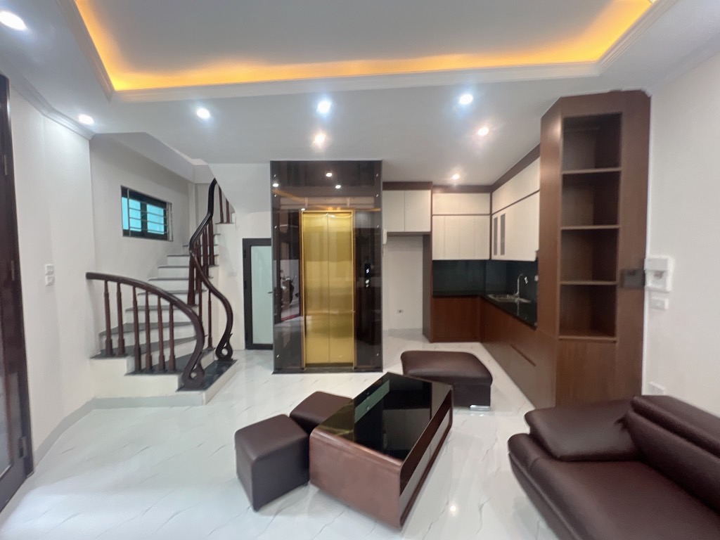 Nhà đẹp Văn Quán, thang máy chạy vù vù, ba bước ra Tiểu Học Nguyễn Du, hơn 9 tỷ