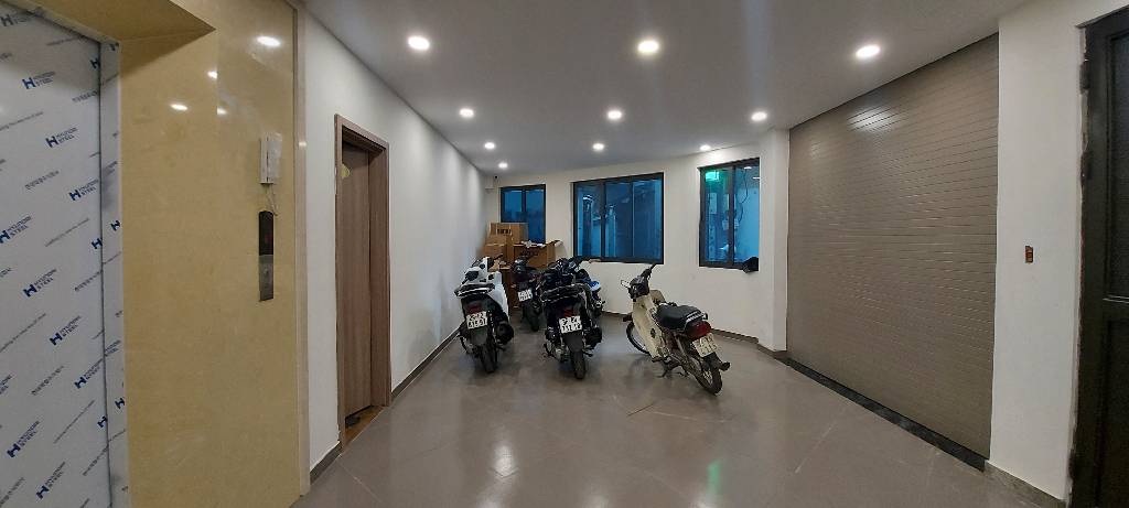 Bán tòa nhà lô góc 8 tầng có thang máy mặt tiền 20m tại Quan Hoa, Cầu Giấy