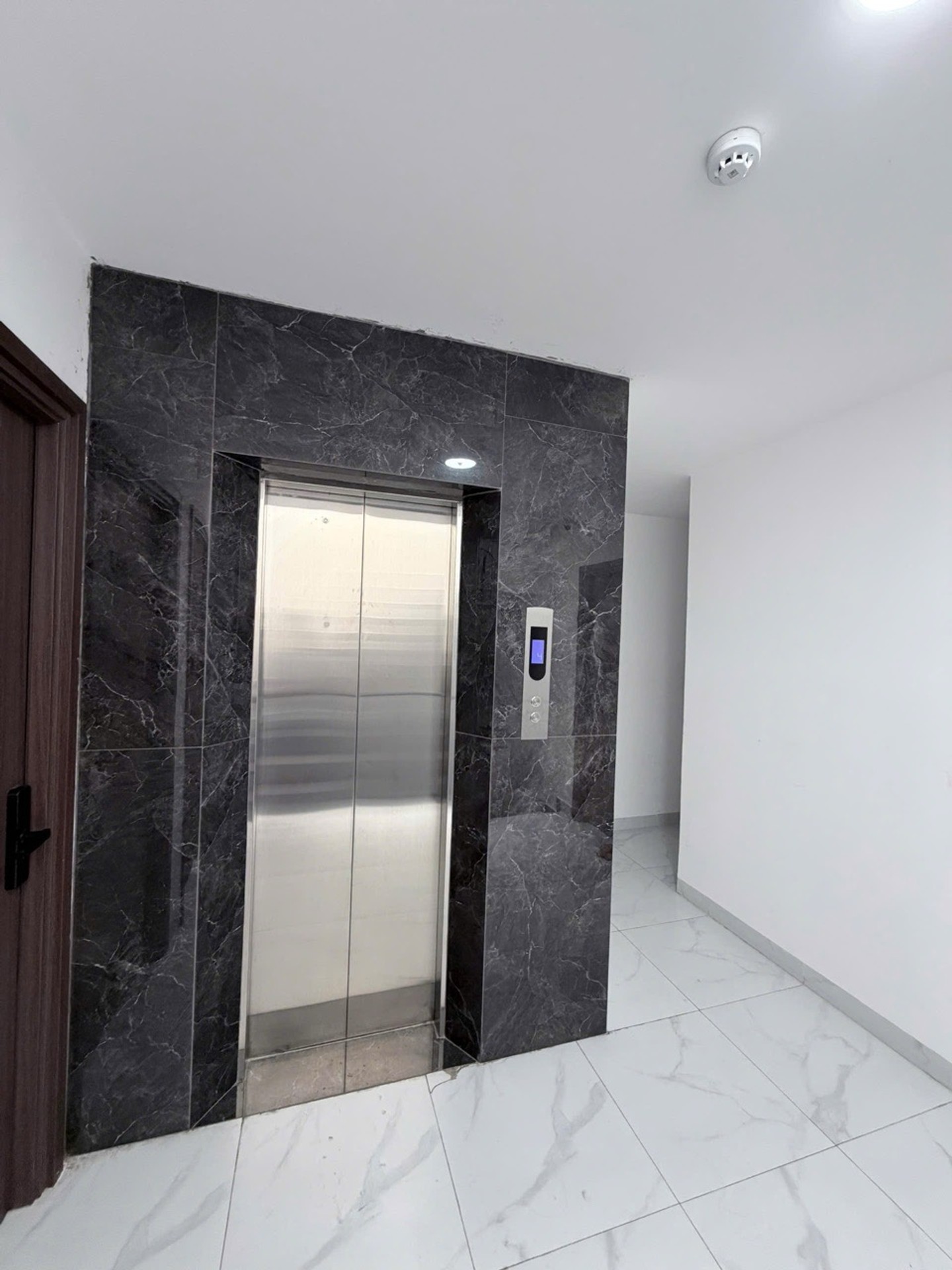 BÁN TÒA NHÀ 6 TẦNG THANG MÁY. CHDV DÒNG TIỀN 136Tr/Th. MTKD ĐƯỜNG SỐ SÁT NGUYỄN THỊ THẬP Q7. 34 Tỷ