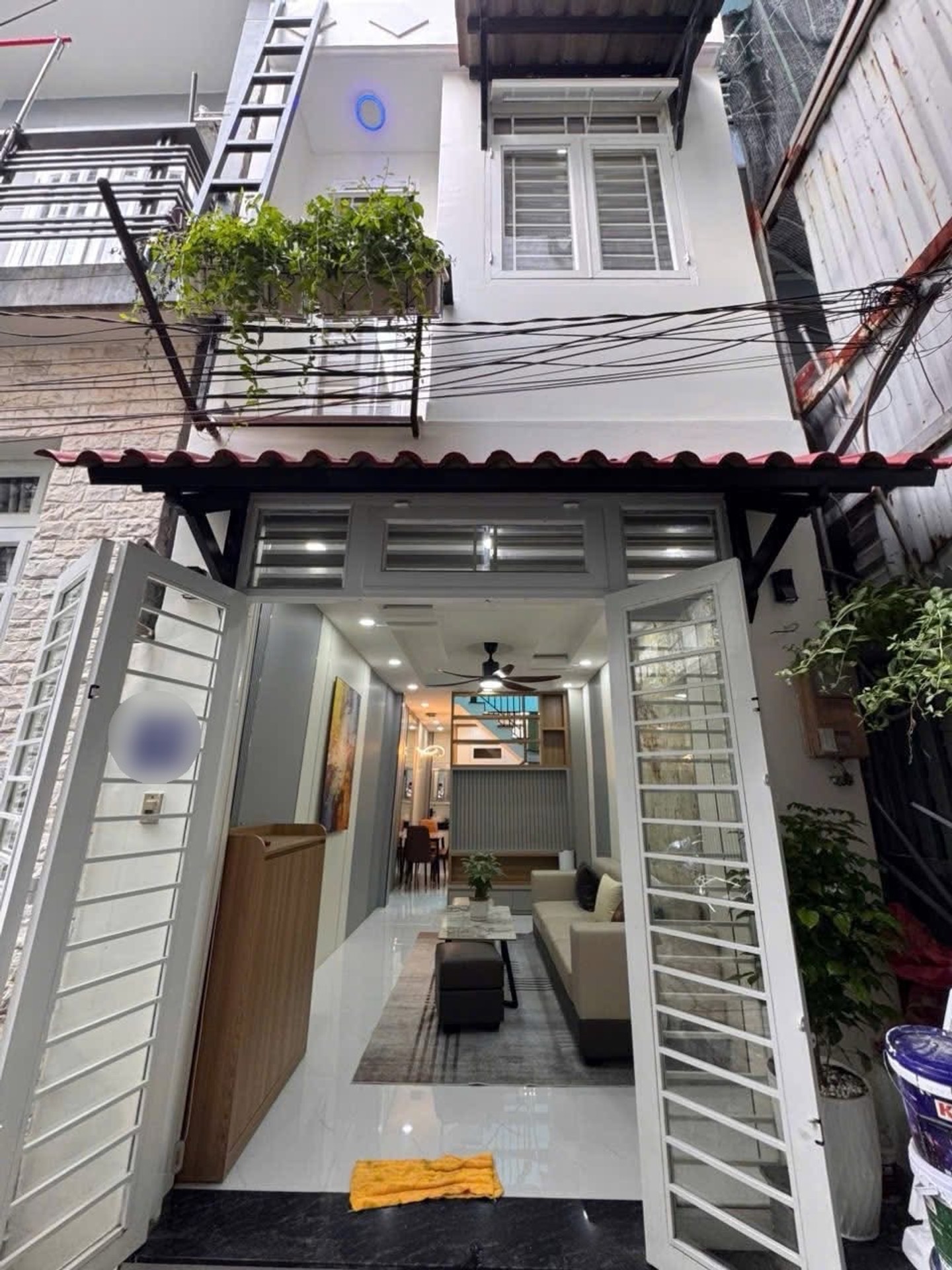 Nhà 2 tầng, 2PN, 28m2 giá 3.95 tỷ đường Số 44, hướng Đông Bắc