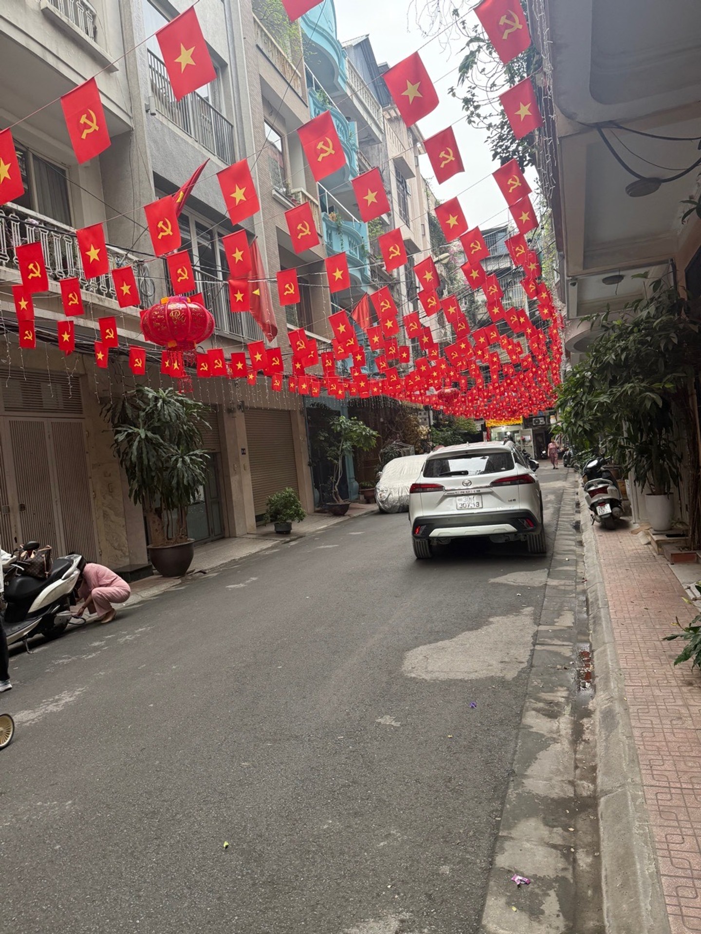 PHÂN LÔ NGUYỄN QUÝ ĐỨC - BÀN CỜ - Ô TÔ TRÁNH - VỈA HÈ - KINH DOANH SẦM UẤT