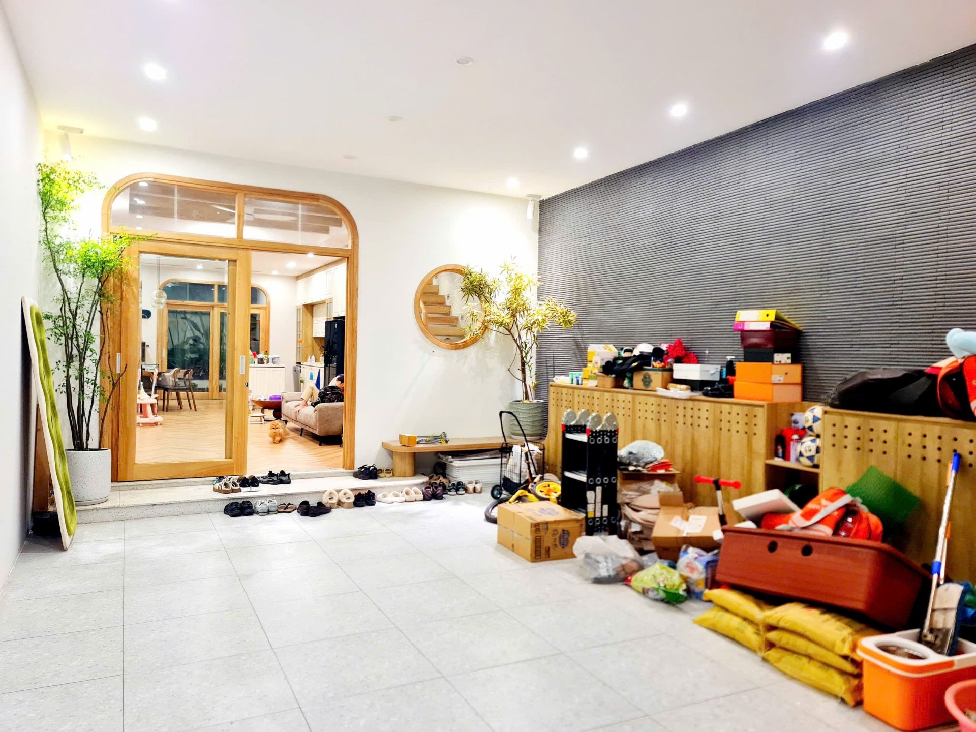 🏡 Diện tích 104m² - MT 5.3m - Vỉa hè kinh doanh -
TẠI PHÚC LỢI - LONG BIÊN cũ