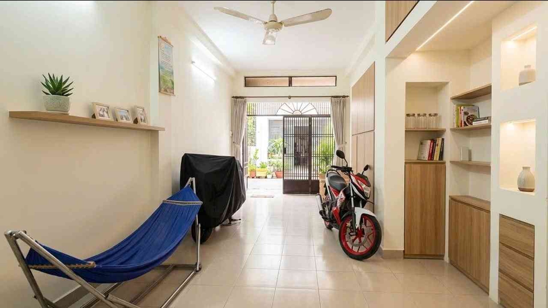 CẦN TÌM CHỦ MỚI CHO CĂN NHÀ NGAY HỒNG LẠC , HẺM XE HƠI