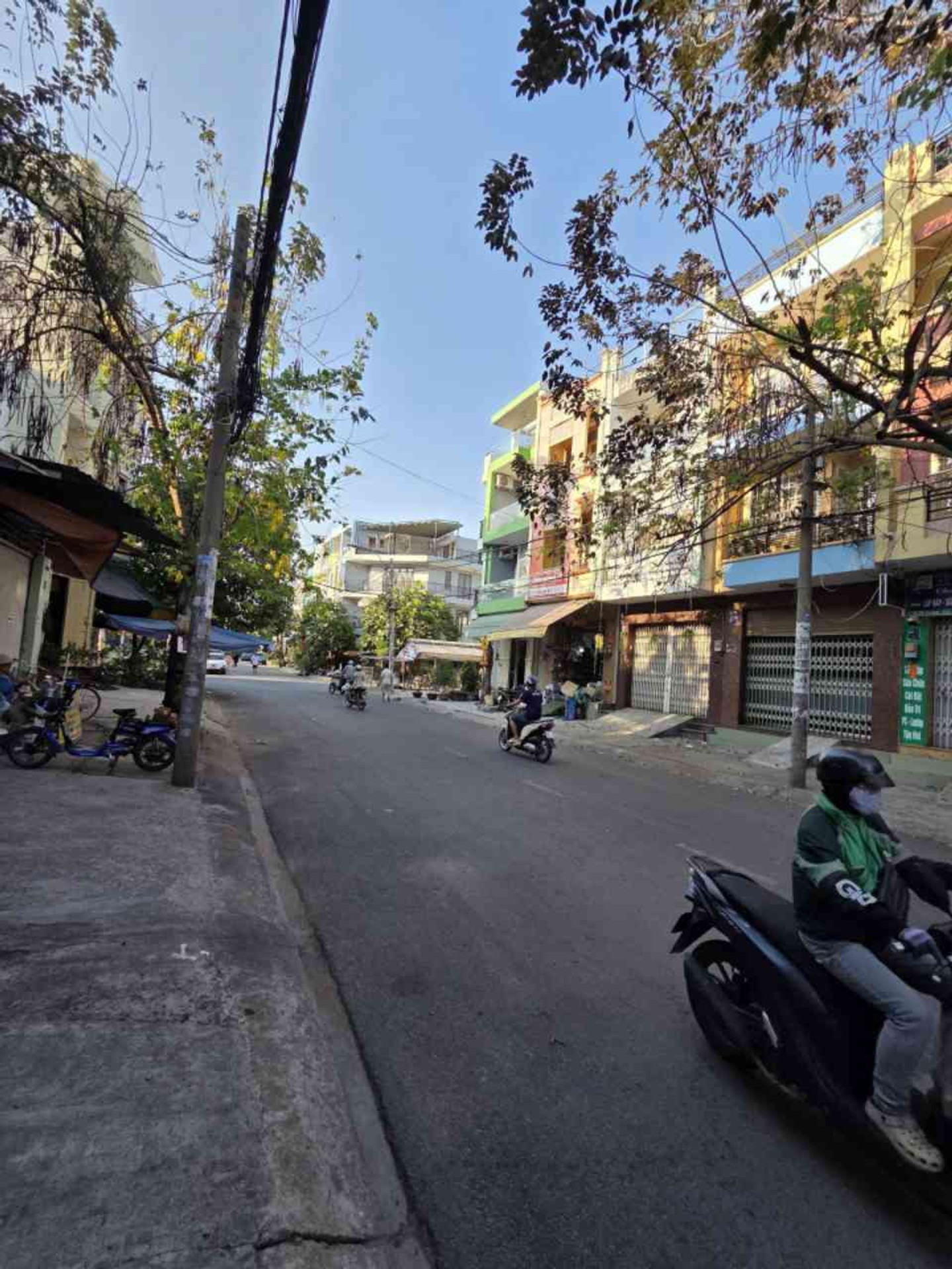 Bán nhà mặt phố kinh doanh Bà Hom, mặt tiền 12m, giá ưu đãi