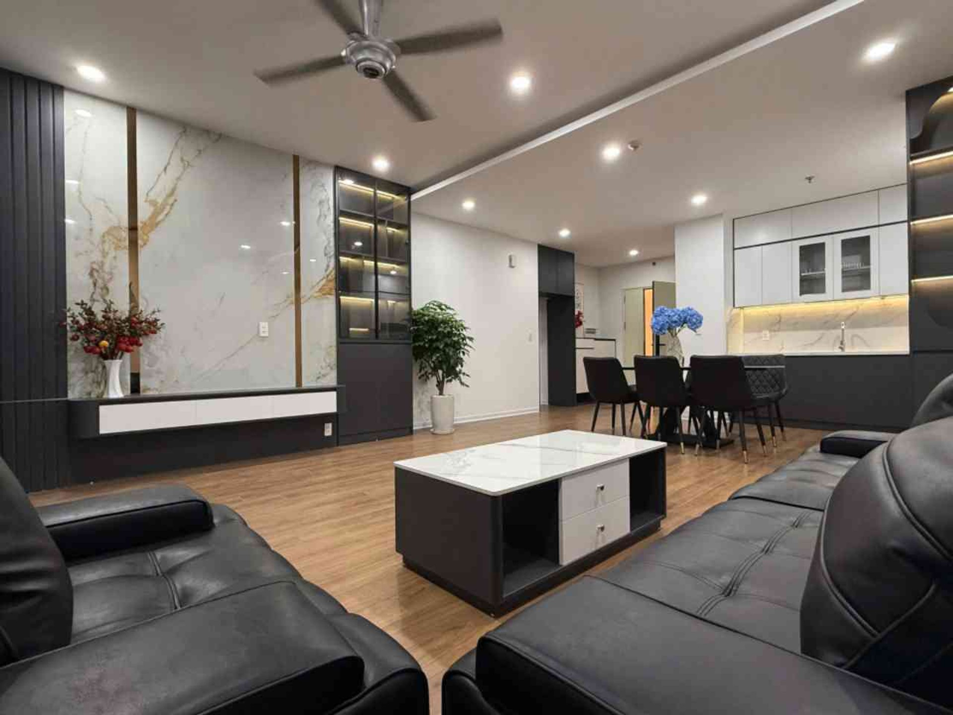 BÁN CĂN HỘ 3 PHÒNG NGỦ - LÔ GÓC TẠI KHU ĐÔ THỊ VĂN KHÊ - GIÁ TỐT - SỔ ĐỎ LÂU DÀI.