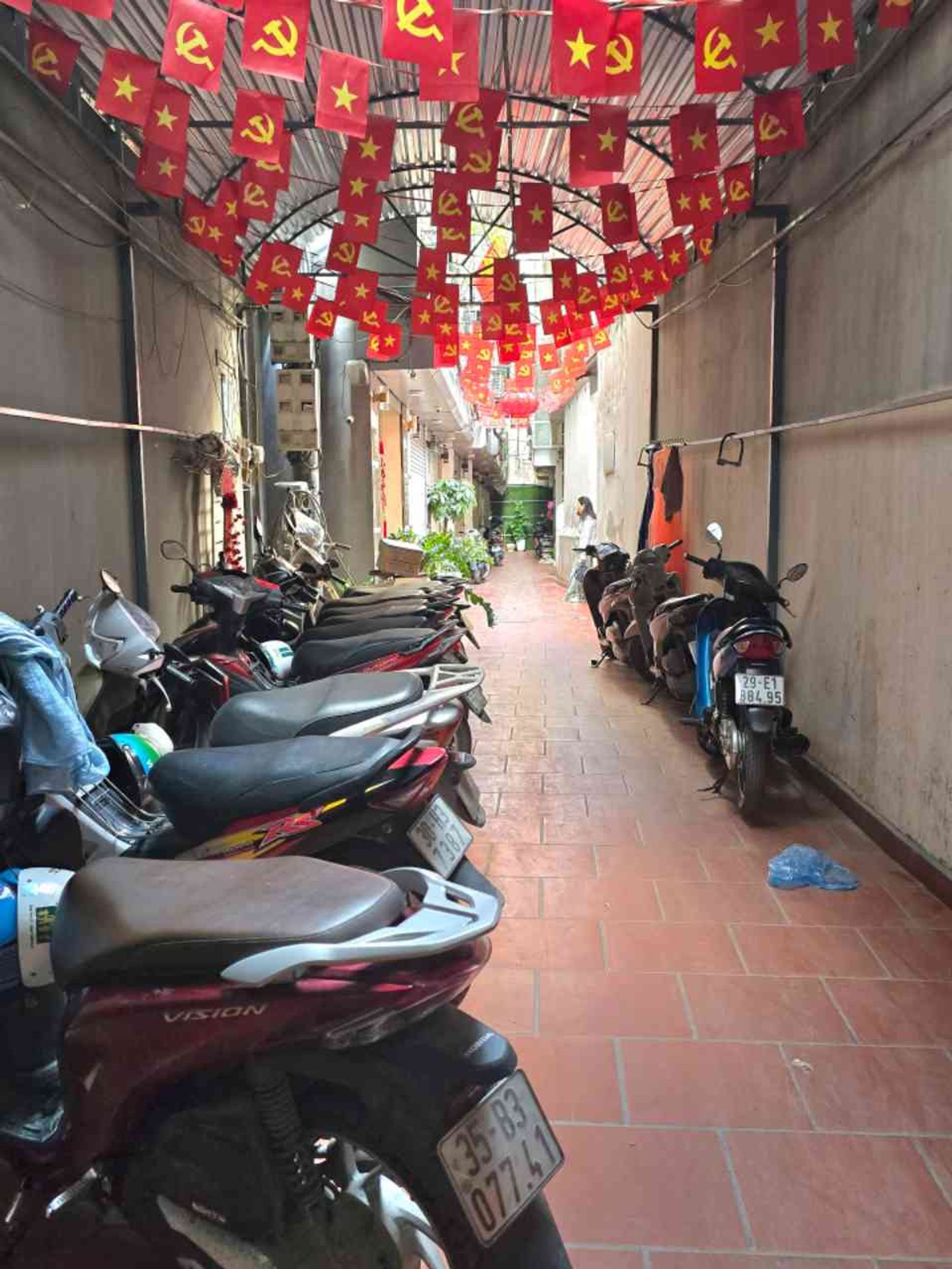 Hoàng Mai. Nhà 5 tầng ô tô đỗ cửa, gần Hồ Đền Lừ. 8.5 tỷ