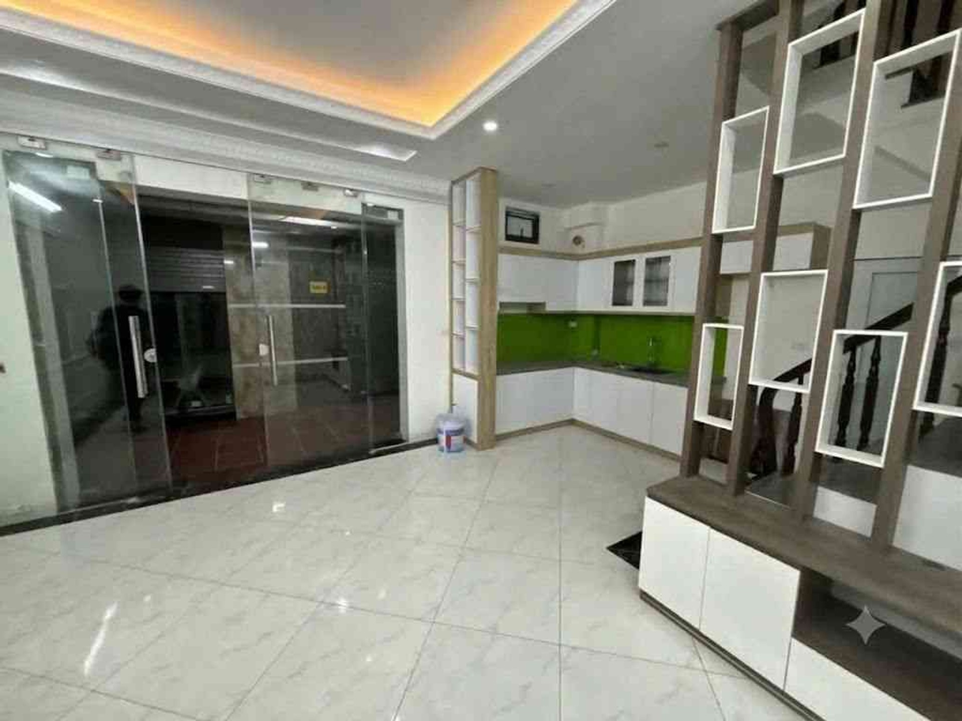 Nhà 5 tầng ô tô đỗ cửa, ngõ thông phố Hoàng Mai