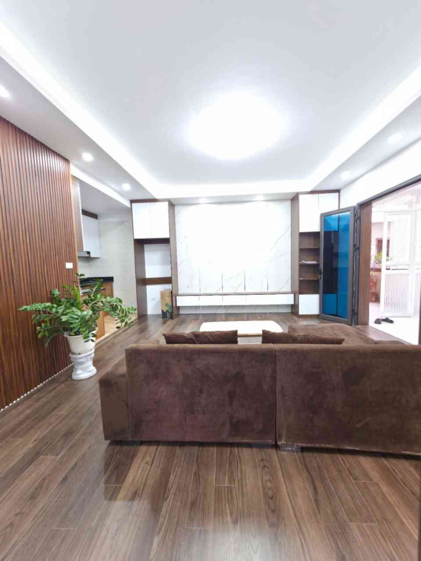 Bán căn hộ chung cư Tân Mai 3 phòng ngủ lô góc thoáng, diện tích 87m2
