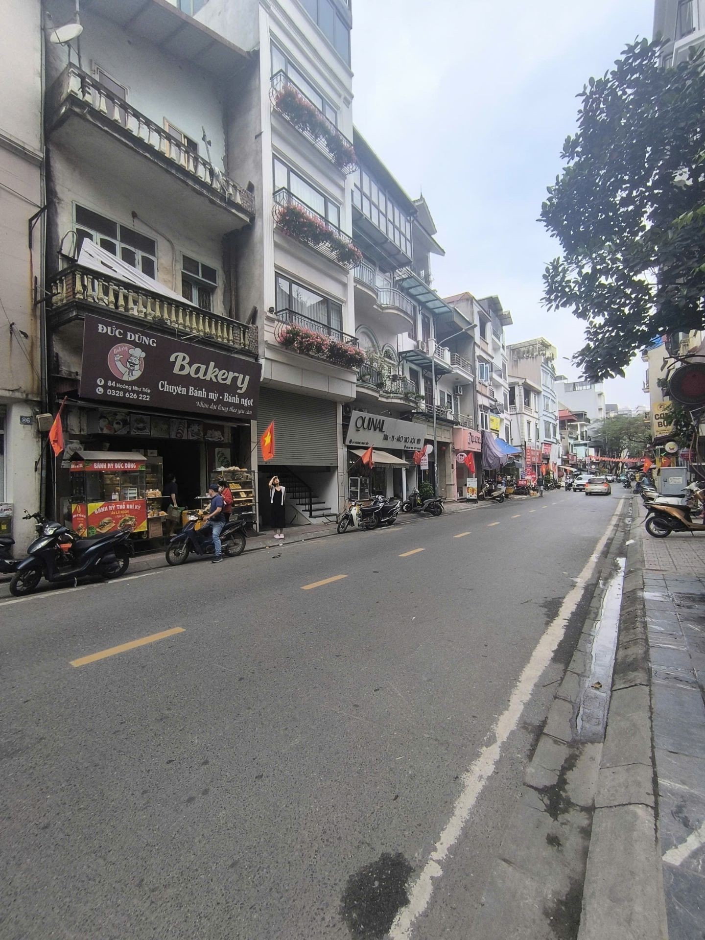 Bán nhà mặt phố Hoàng Như Tiếp khu trung tâm Long Biên, mặt tiền rộng 9.5m, giá 27.9 tỷ TL sâu