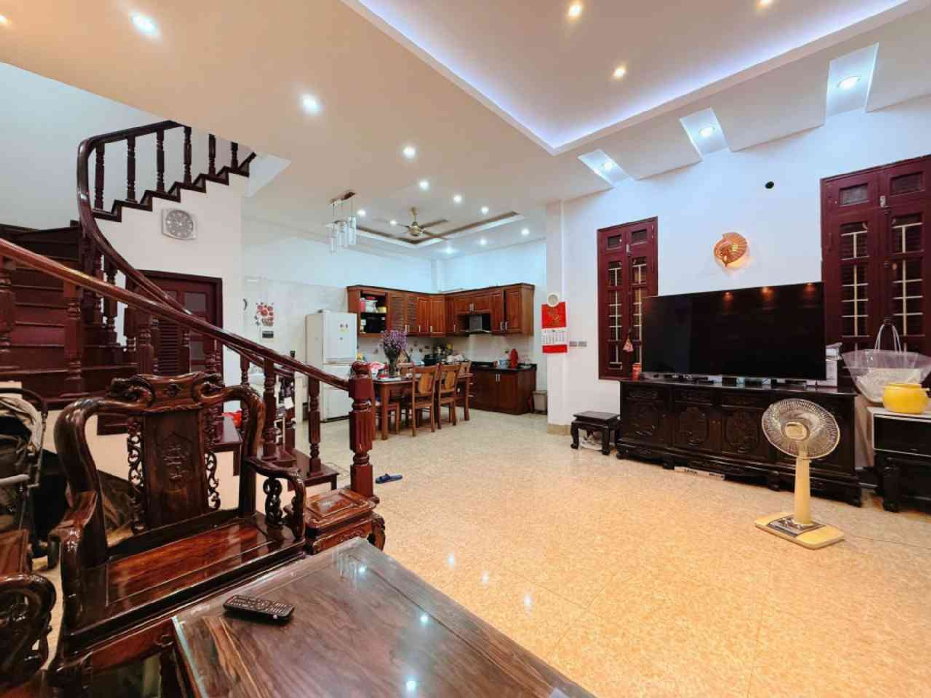 Bán nhà riêng 4 tầng lô góc 3 mặt thoáng tại Đội Cấn, diện tích 71m²