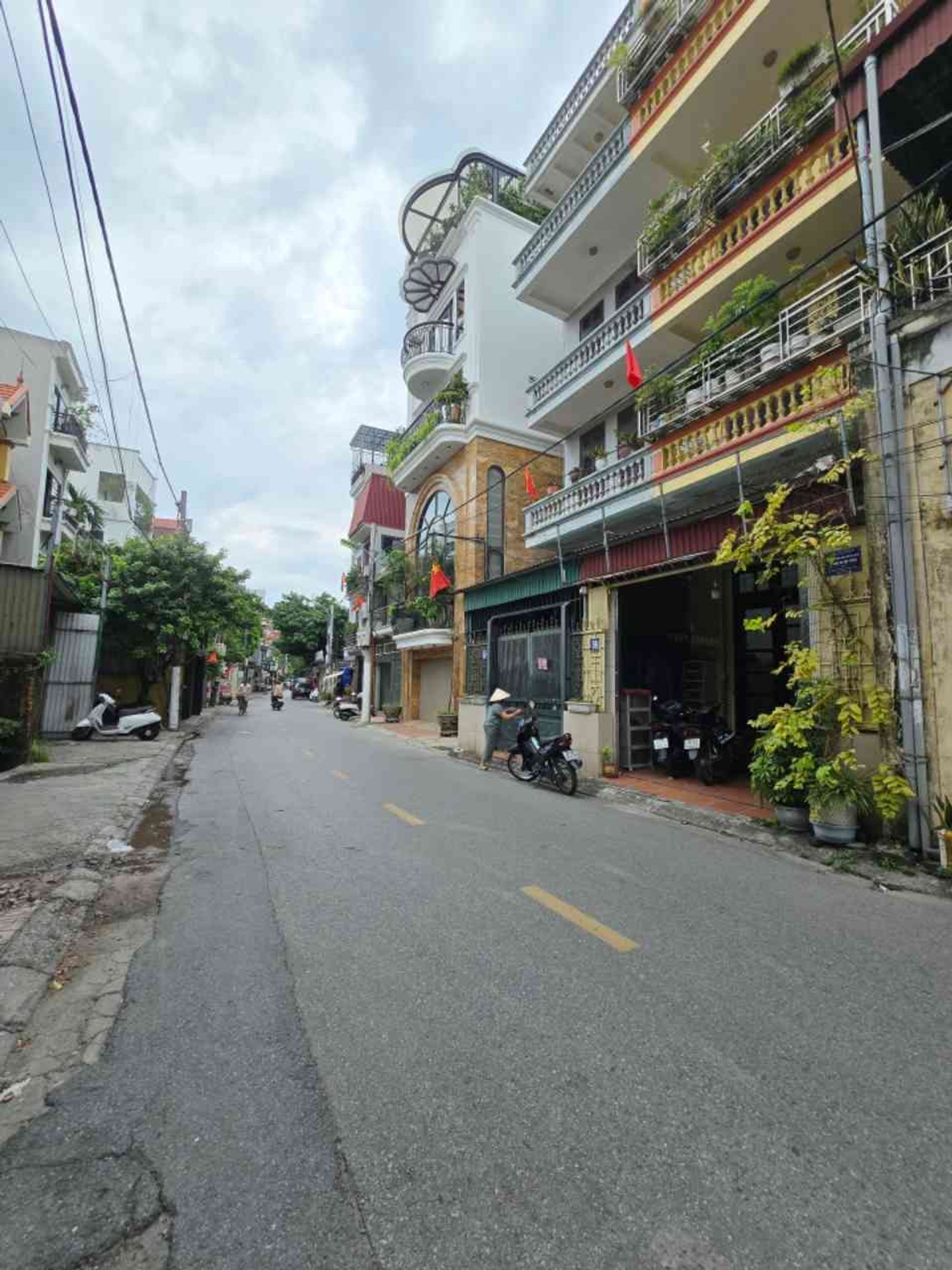 Bán nhà mặt phố Vũ Xuân Thiều, 5 tầng, 6 phòng ngủ, 16.5 tỷ, đường ô tô tránh, kinh doanh văn phòng