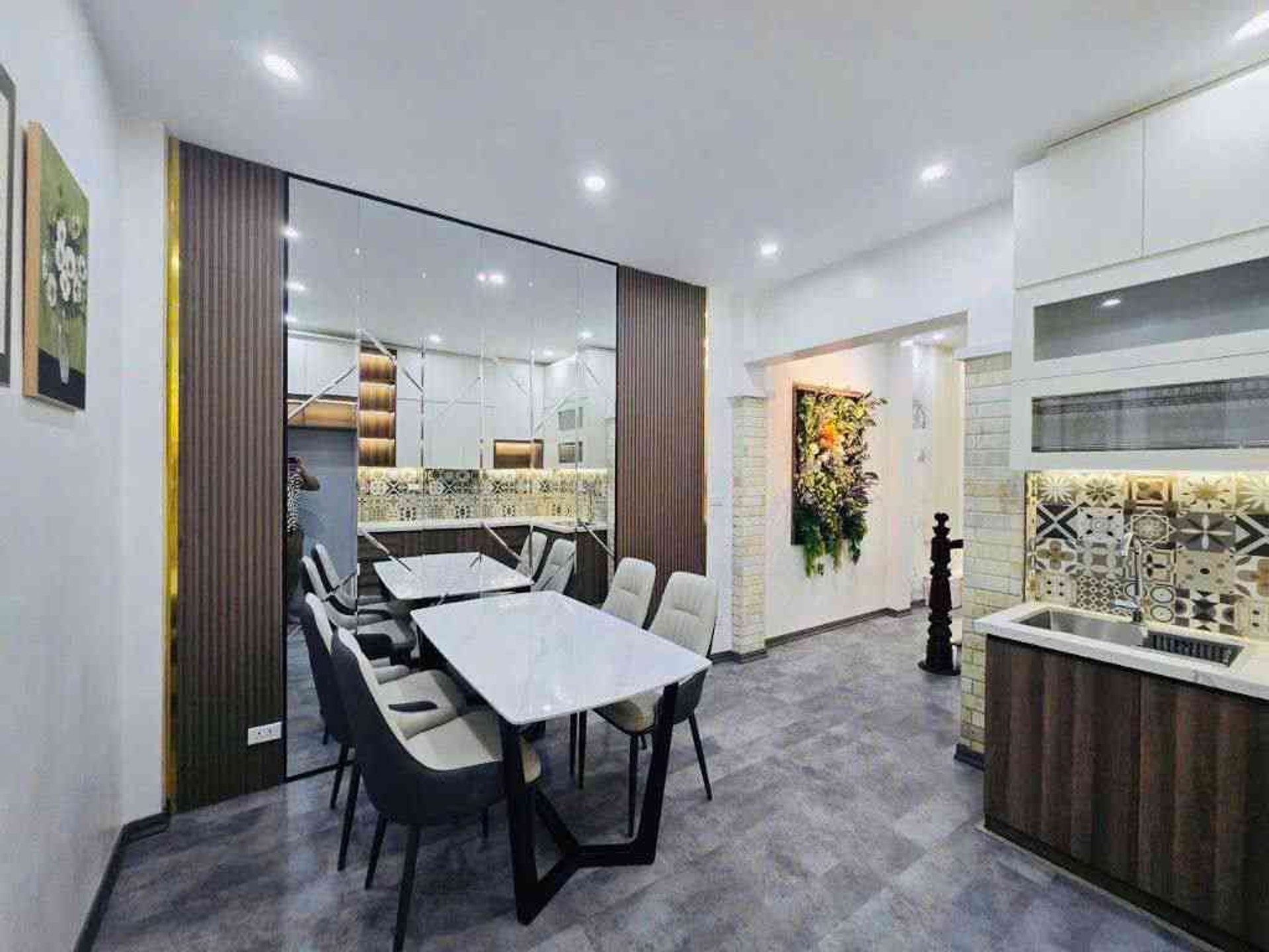 Nhà Trung Tâm Cầu Giấy - Nội Thất Xịn, Sẵn Ở