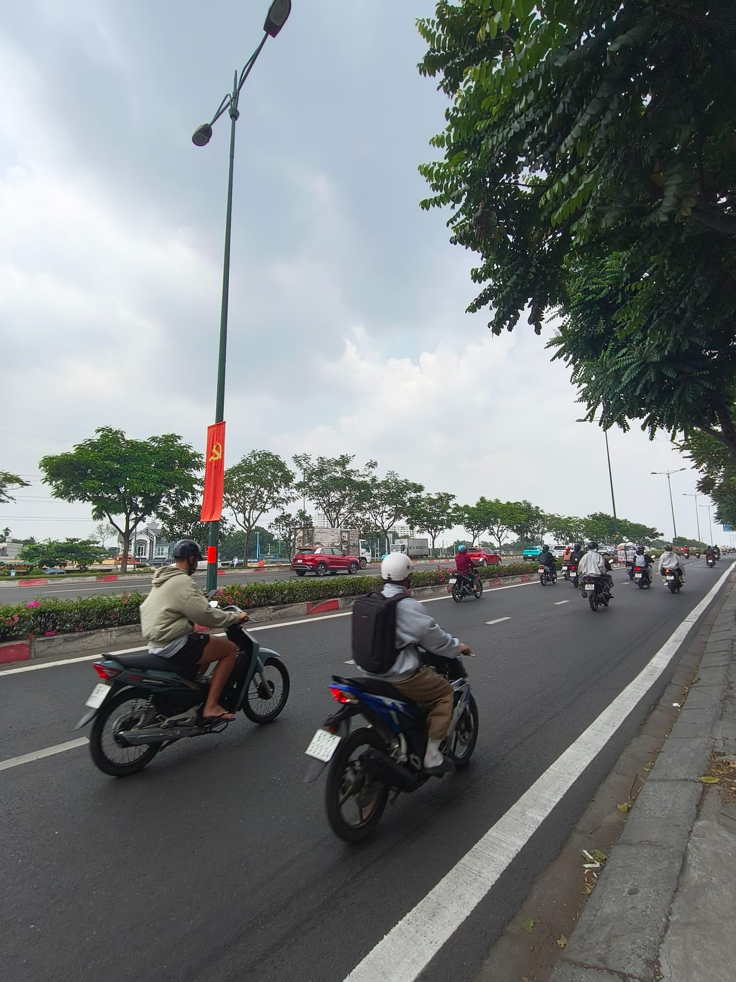 Nhà mặt phố 3 tầng 192m2 hướng Bắc, giá 27 tỷ tại Thủ Đức