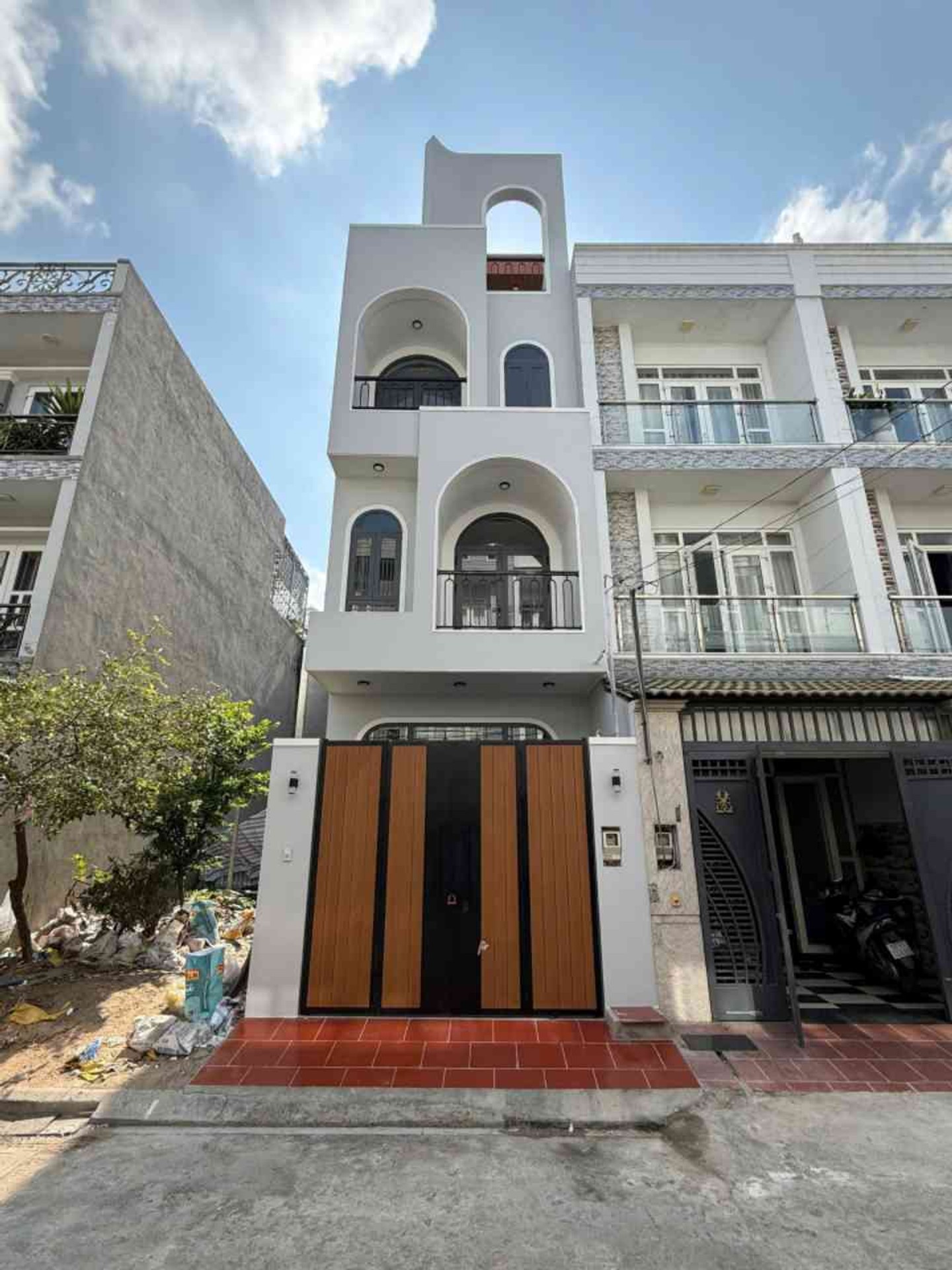 Bán nhà riêng 5 tầng diện tích 60m2 tại Long Trường, Thủ Đức, nhà mới hoàn thiện nội thất