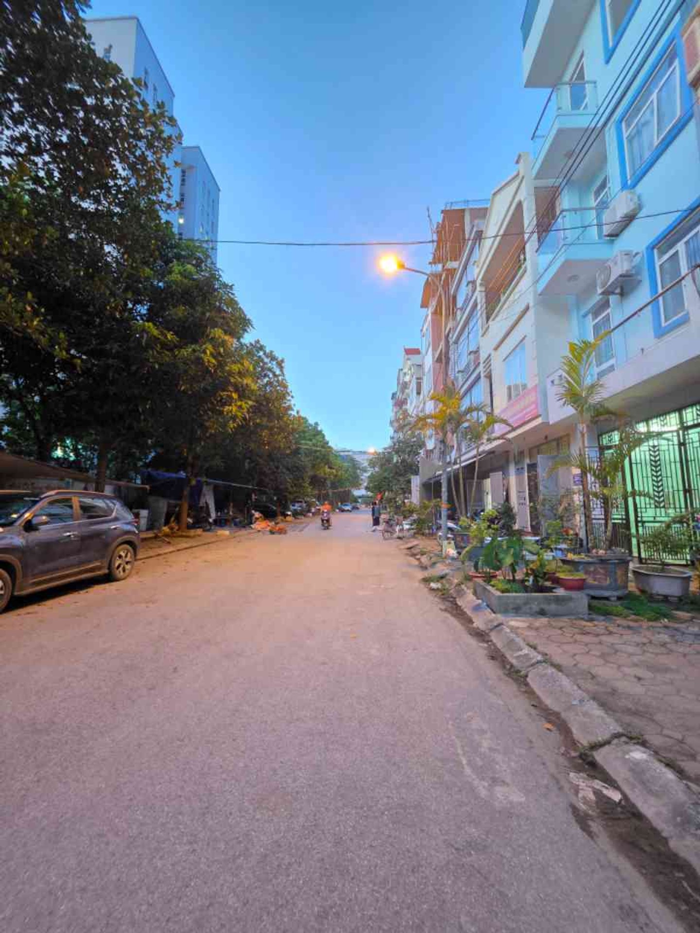Bán nhà liền kề 3 tầng thuận tiện kinh doanh tại Văn Phú Hà Đông