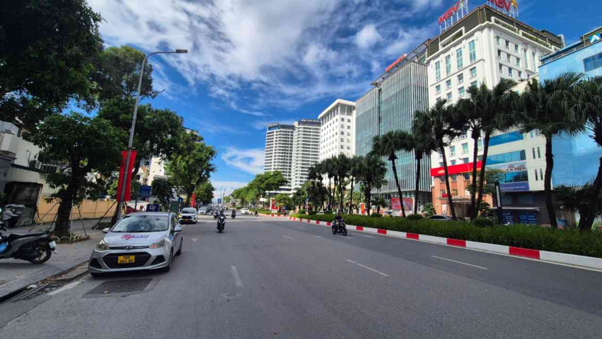 Căn hộ 3 phòng ngủ tại Liễu Giai Tower tầng trung, view Vinhome