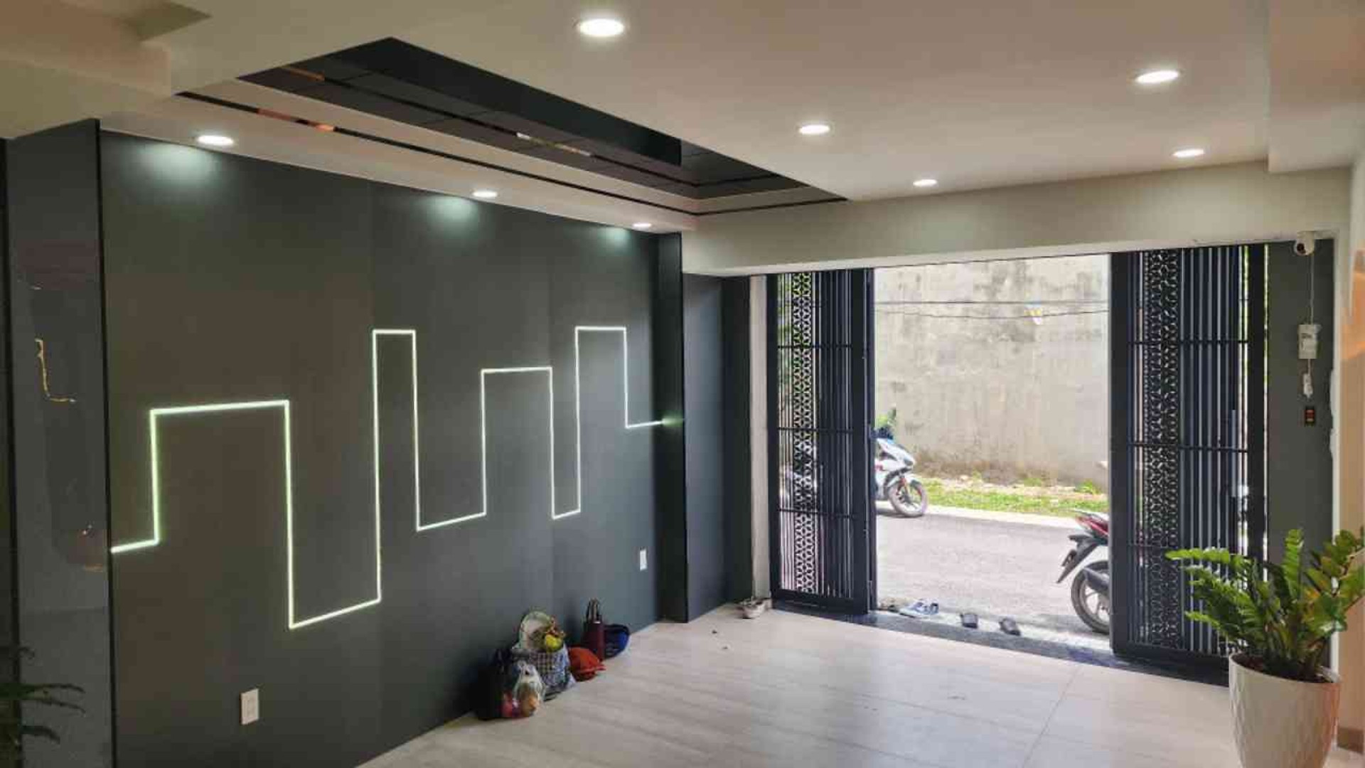 Bán nhà 5 tầng mới xây tại quận 12, 4 phòng ngủ, đường xe tải rộng. Nhỉnh 6 tỷ