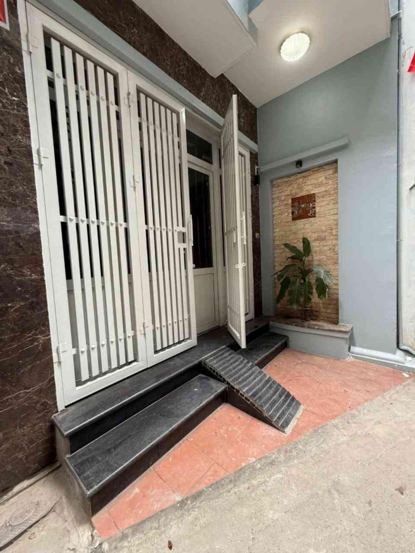 💥💥💥NHÀ CẠNH LĂNG BÁC - MẶT NGÕ ĐẸP, NÔNG - SÁT PHỐ - NHÀ CHẮC CHẮN - CÓ Ô CHỜ THANG MÁY.