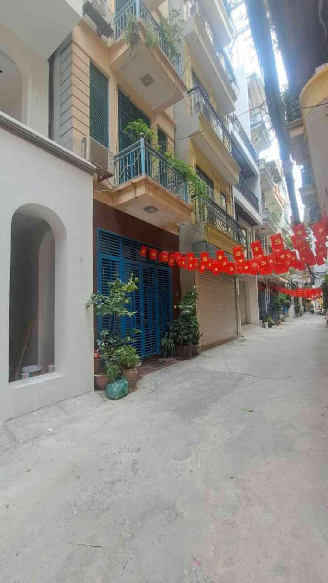 Bán nhà riêng Ngọc Lâm lô góc, gara ô tô, ô chờ thang máy, gần phố
