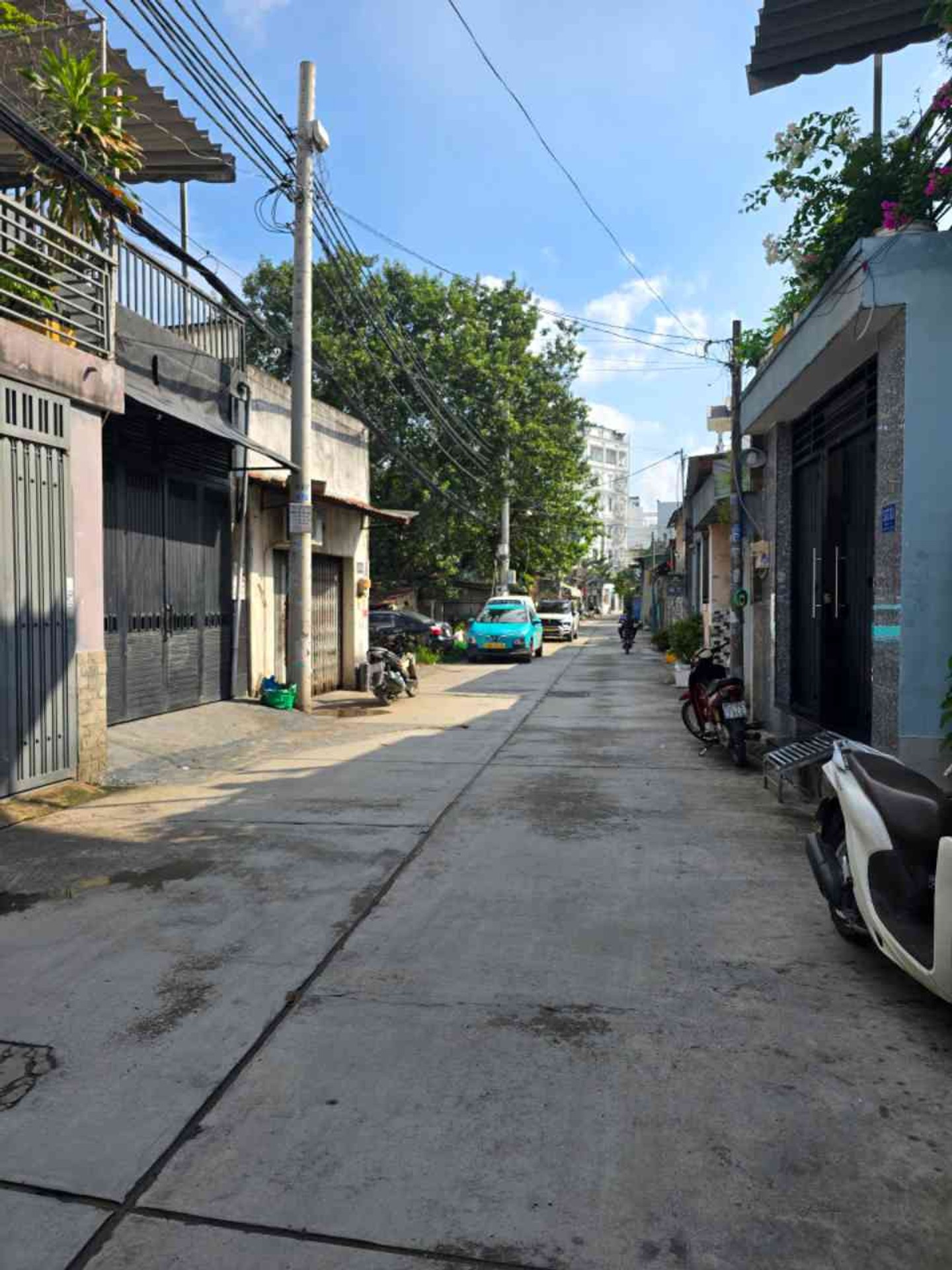 Bán nhà riêng Bình Tân 2 phòng ngủ, hẻm xe hơi thông, gần AEON Tân Phú